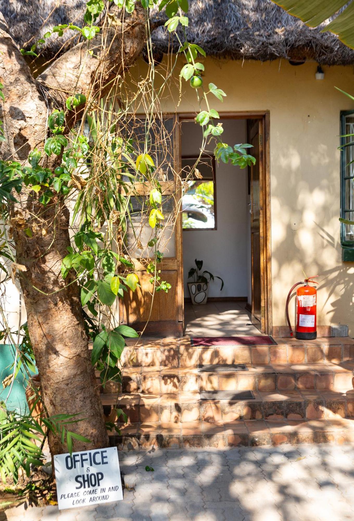 Drift Inn Victoria Falls Zewnętrze zdjęcie